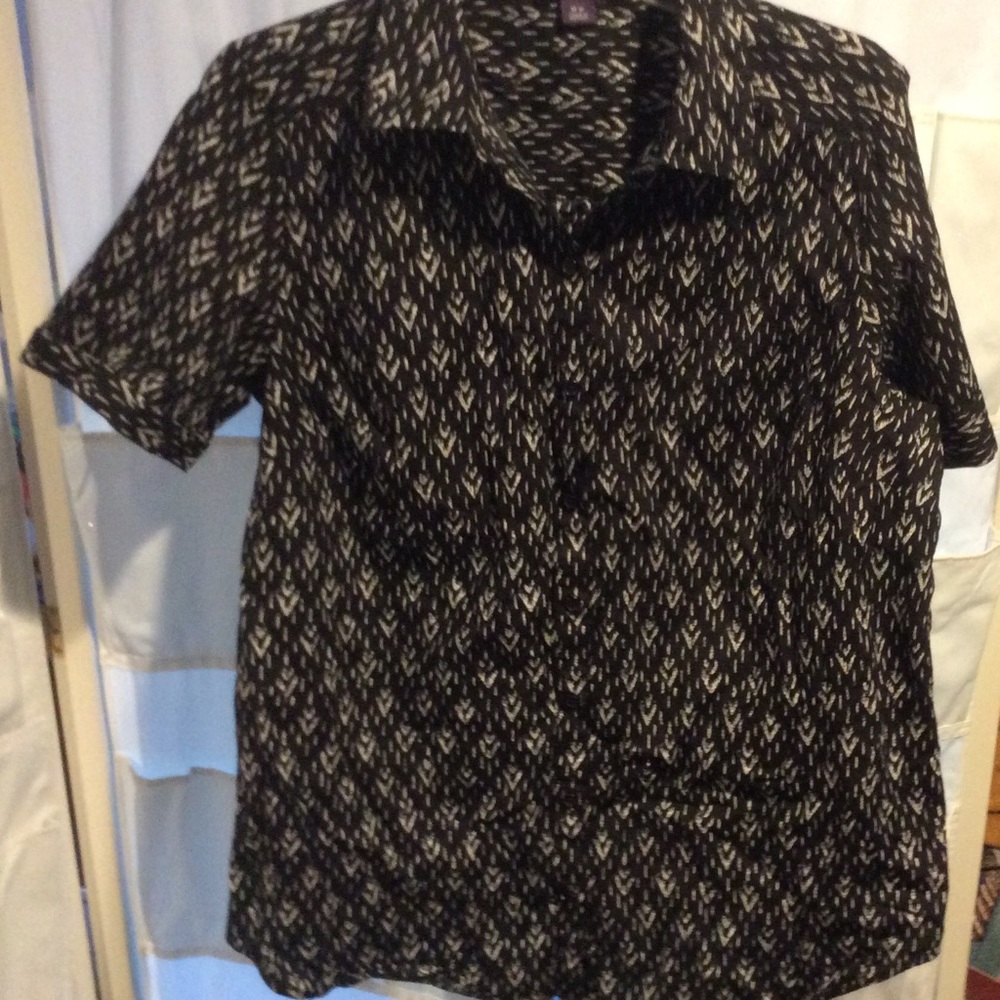 Roaman’s black and white shirt
